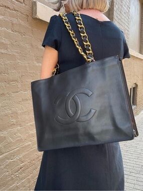 Authentic Chanel CC Tote bag black lambskin leather gold chain large